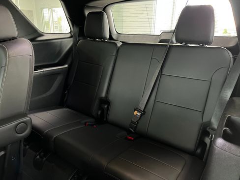 Used 2023 Chevrolet Traverse LT AWD/4WD image 23