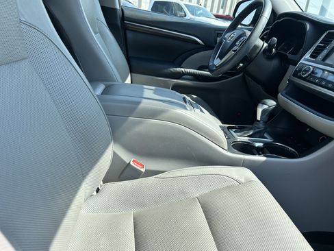 Used 2016 Toyota Highlander Limited Platinum AWD/4WD image 12