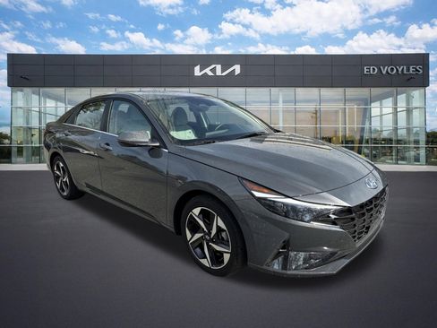 Used 2023 Hyundai Elantra Limited image 1