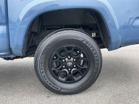 Used 2019 Toyota Tacoma SR5 AWD/4WD image 10