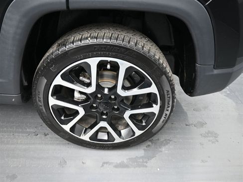 Used 2018 Jeep Compass Limited w/ Navigation Group image 19