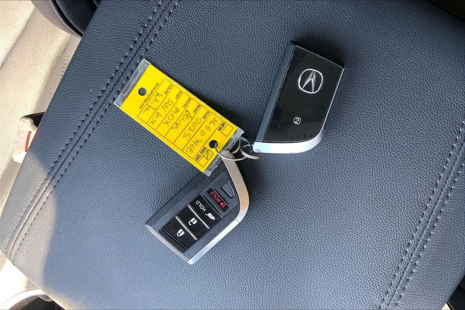 Used 2025 Acura MDX FWD image 15