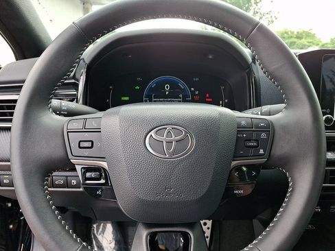 Used 2026 Toyota Camry SE FWD image 20