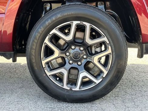 Used 2025 RAM 1500 Laramie AWD/4WD image 11