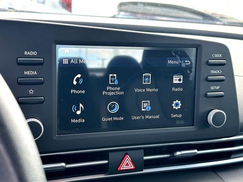 Used 2025 Hyundai Elantra SE image 17