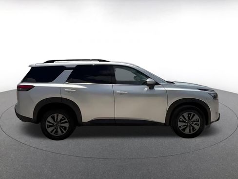Used 2025 Nissan Pathfinder SV FWD image 16