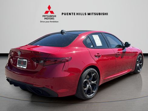 Used 2023 Alfa Romeo Giulia Estrema RWD image 5
