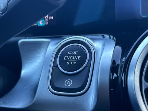 Certified 2025 Mercedes-Benz GLB 250 4MATIC image 23