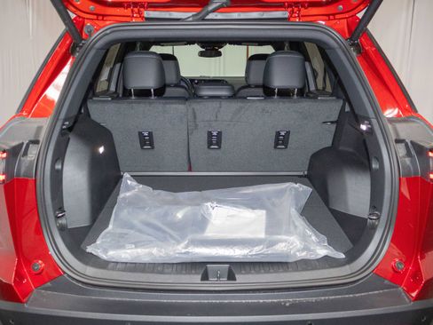 New 2026 Chevrolet Equinox LT w/ Convenience Package II image 11