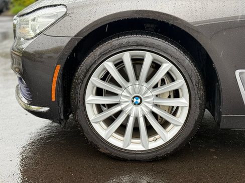 Used 2016 BMW 740i RWD image 9