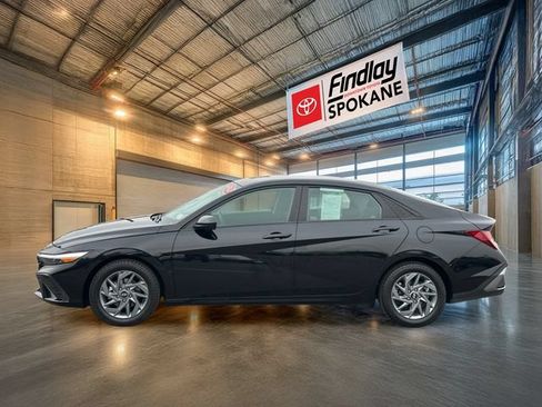 Used 2024 Hyundai Elantra SEL FWD image 3