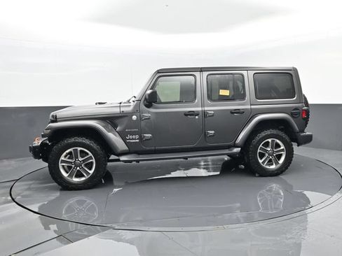 Used 2019 Jeep Wrangler Unlimited Sahara w/ Cold Weather Group AWD/4WD image 5