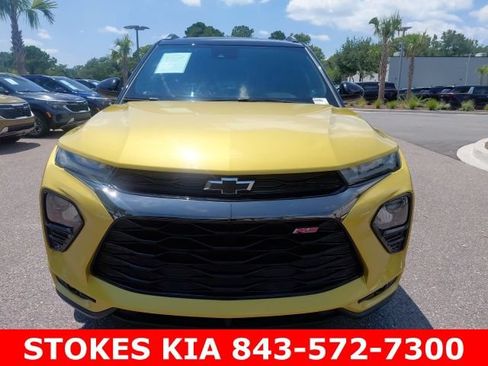 Used 2023 Chevrolet TrailBlazer RS w/ Sun and Liftgate Package AWD/4WD image 2
