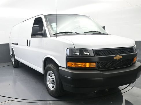 New 2026 Chevrolet Express 2500 Extended image 9