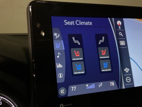 Used 2021 Toyota Venza XLE image 6