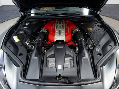 Used 2020 Ferrari 812 Superfast RWD image 37