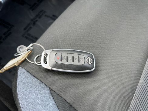 Used 2025 Nissan Versa SV FWD image 22