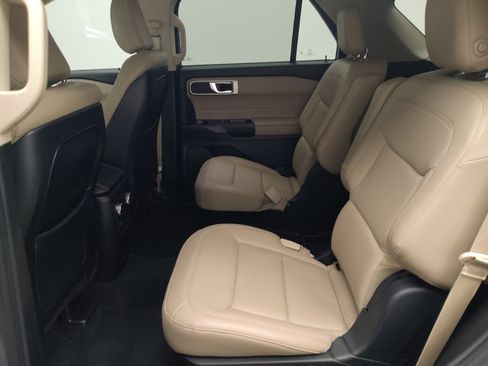Used 2020 Ford Explorer XLT w/ Equipment Group 202A RWD image 18
