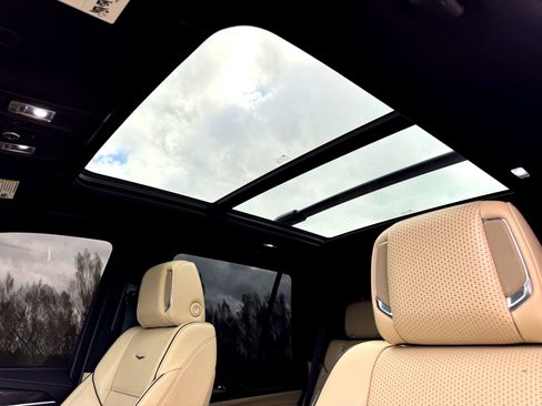 Used 2023 Cadillac Escalade Premium Luxury image 15