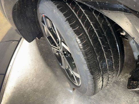 Certified 2025 Kia Niro SX Touring image 11