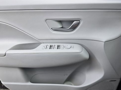 Used 2024 Hyundai Kona Limited FWD image 30