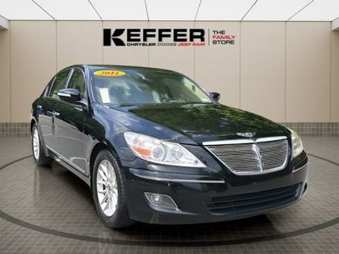Used 2011 Hyundai Genesis 3.8 RWD image 8