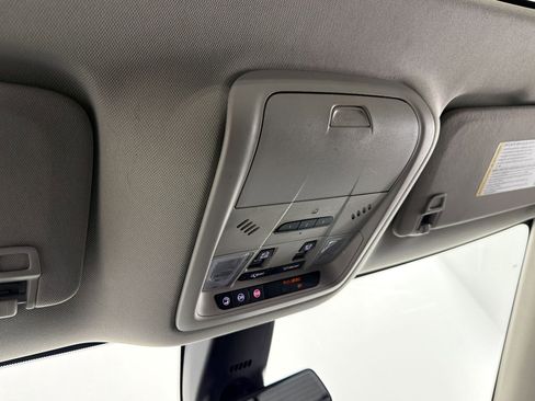 Used 2019 Buick Enclave Essence FWD image 19
