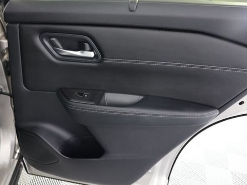 Used 2025 Nissan Rogue SL w/ SL Premium Package AWD/4WD image 28