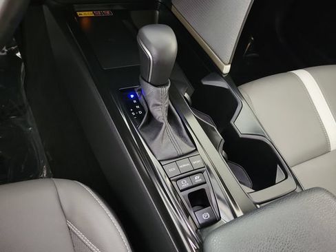 Used 2025 Toyota Camry SE FWD image 30