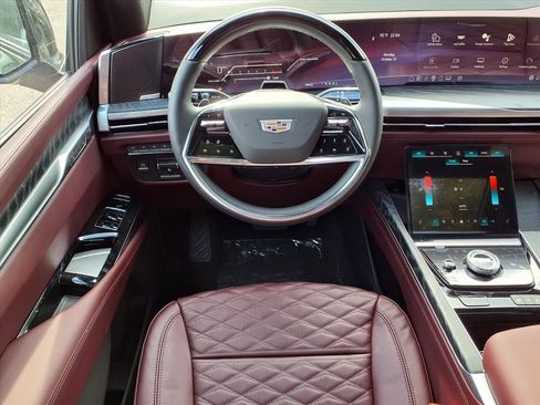 New 2026 Cadillac Escalade ESV Luxury w/ LPO, Floor Liner Package image 10