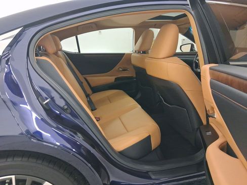 Certified 2025 Lexus ES 350 w/ Premium Package image 33