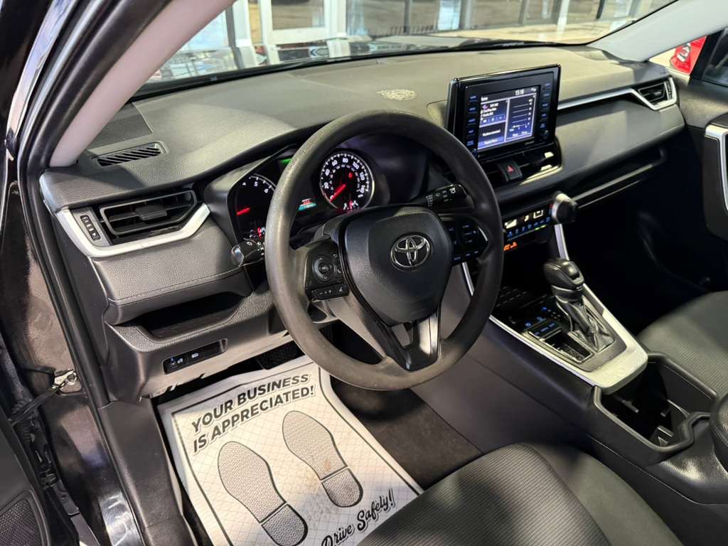 Used 2022 Toyota RAV4 LE FWD image 33
