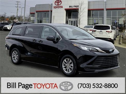 Certified 2024 Toyota Sienna LE image 1