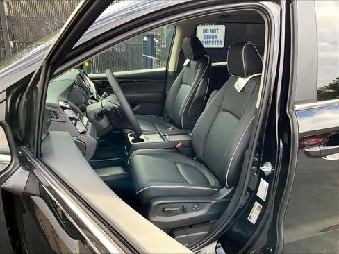 New 2026 Honda Odyssey Touring image 11