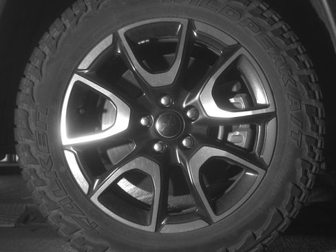 Used 2025 Jeep Compass Trailhawk AWD/4WD image 13