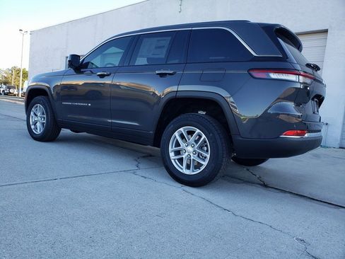 New 2025 Jeep Grand Cherokee Laredo X w/ Luxury Tech Group I image 3