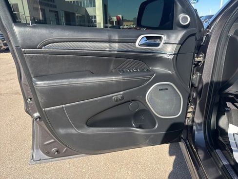 Used 2018 Jeep Grand Cherokee SRT image 17