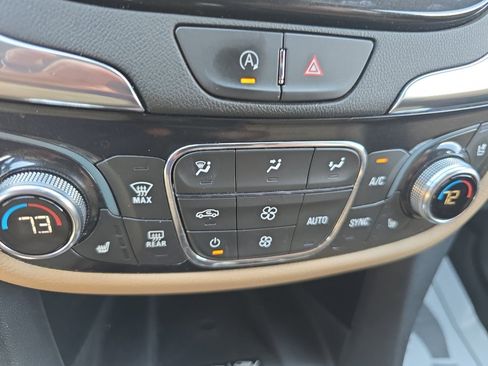 Used 2022 Chevrolet Equinox Premier FWD image 26