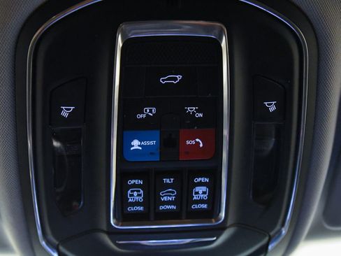Used 2023 Jeep Grand Cherokee 4WD 4xe image 34
