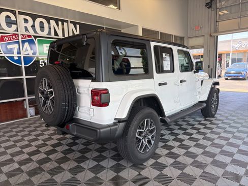 Used 2024 Jeep Wrangler Unlimited Sahara AWD/4WD image 6