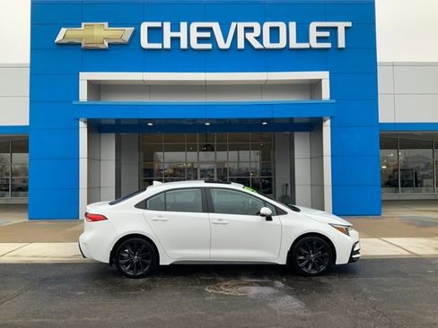 Used 2023 Toyota Corolla SE w/ SE Premium Package image 6