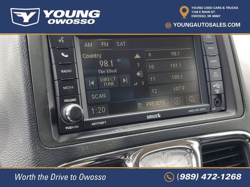 Used 2016 Chrysler Town & Country Touring-L FWD image 19