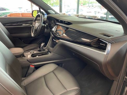 Used 2023 Cadillac XT6 Premium Luxury w/ Technology Package AWD/4WD image 31