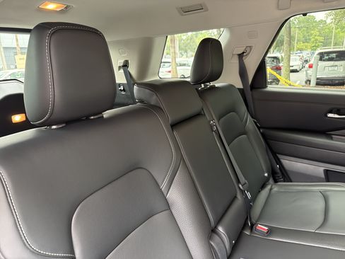 Used 2022 Nissan Pathfinder SL w/ Lighting Package (N92) AWD/4WD image 38