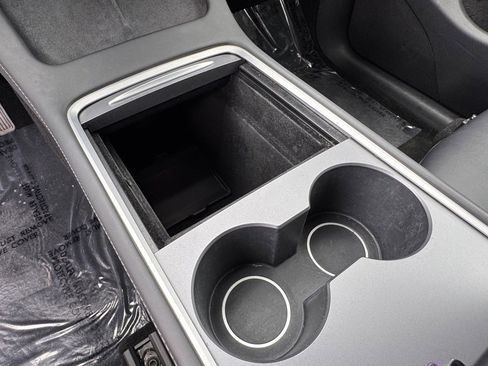 Used 2023 Tesla Model Y Long Range image 25