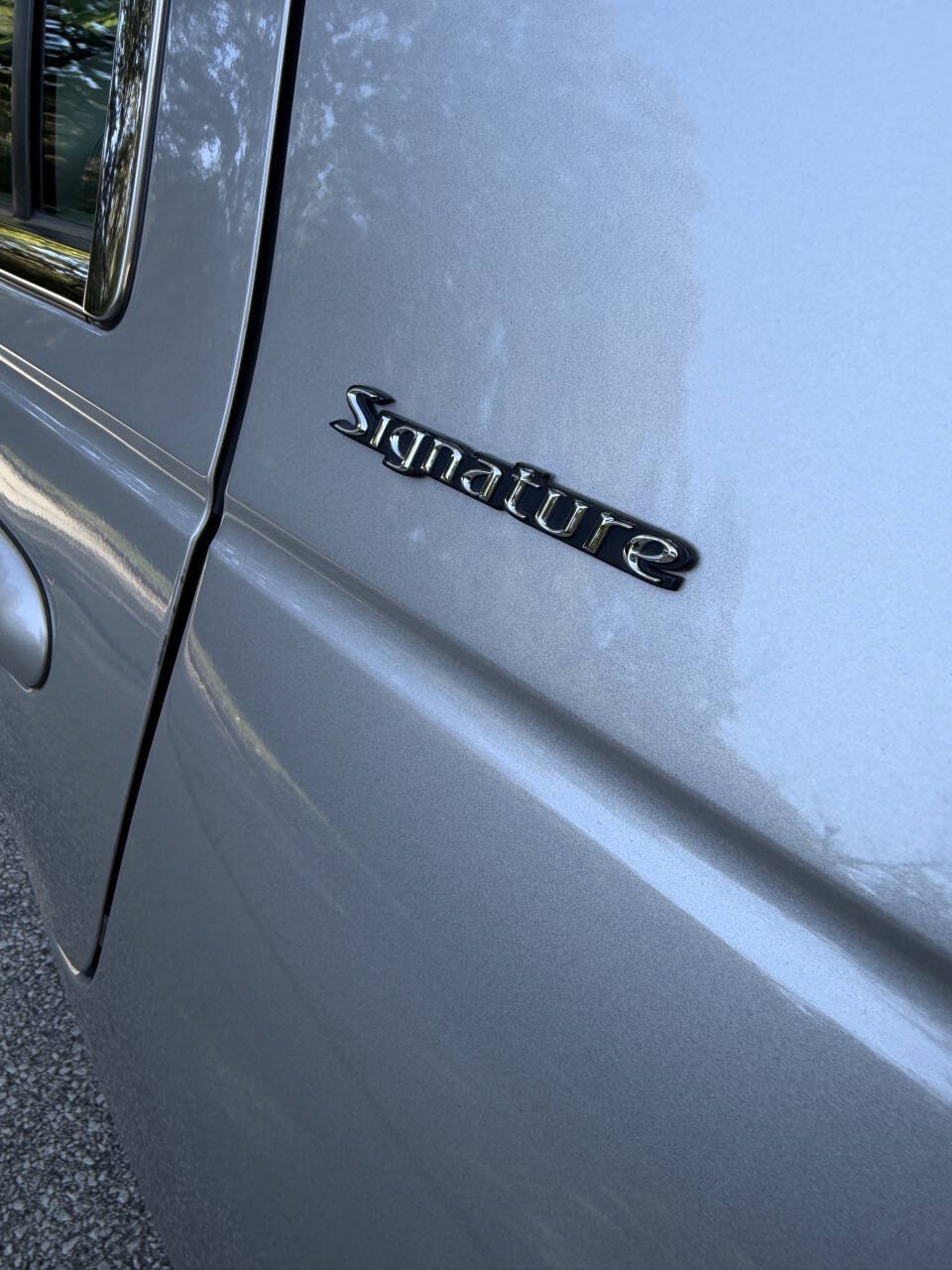 Used 2005 Lincoln Town Car Signature RWD image 18