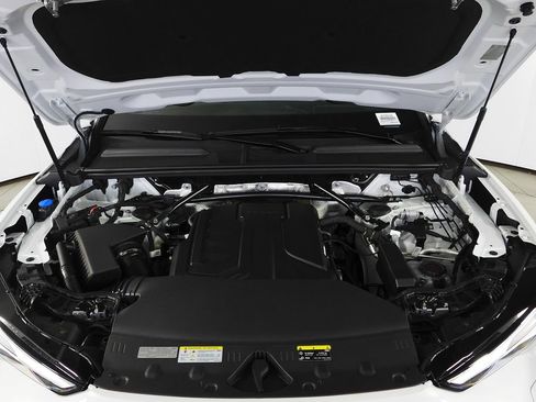 Used 2025 Audi Q5 Premium w/ Convenience Package image 6