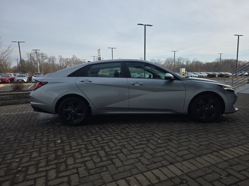 Used 2023 Hyundai Elantra SEL image 6