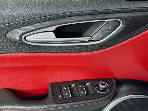 Used 2019 Alfa Romeo Giulia Base image 17