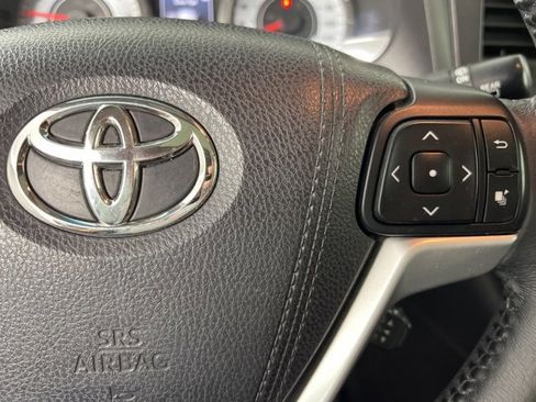 Used 2016 Toyota Sienna SE image 10
